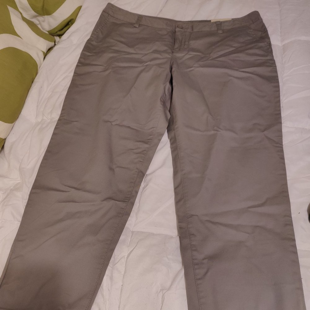 G.H. Bass & Co Gray Capri Pants